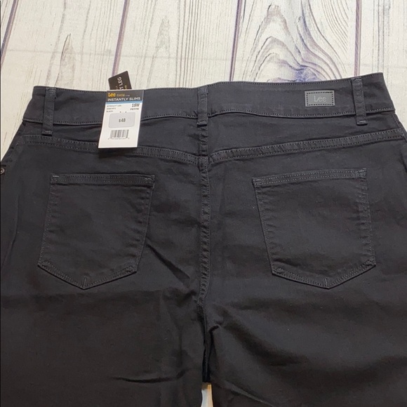 LEE WOMEN'S INSTANTLY SLIMS JEANS IN BLACK SIZE 18W PETITE - Picture 7 of 8